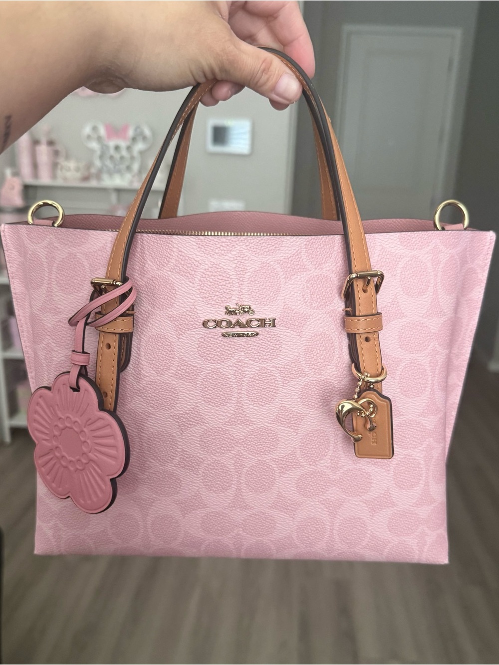 🌸Coach Mollie Tote Bag 25 In Signature Canvas With Charms Gold/Powder Pink
CER24